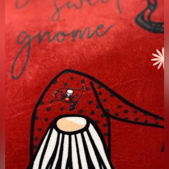 NWT Tampa Bay Bucs gnome holiday pillows. Set of 3. Burgundy soft plush 18x18” - Picture 10 of 12